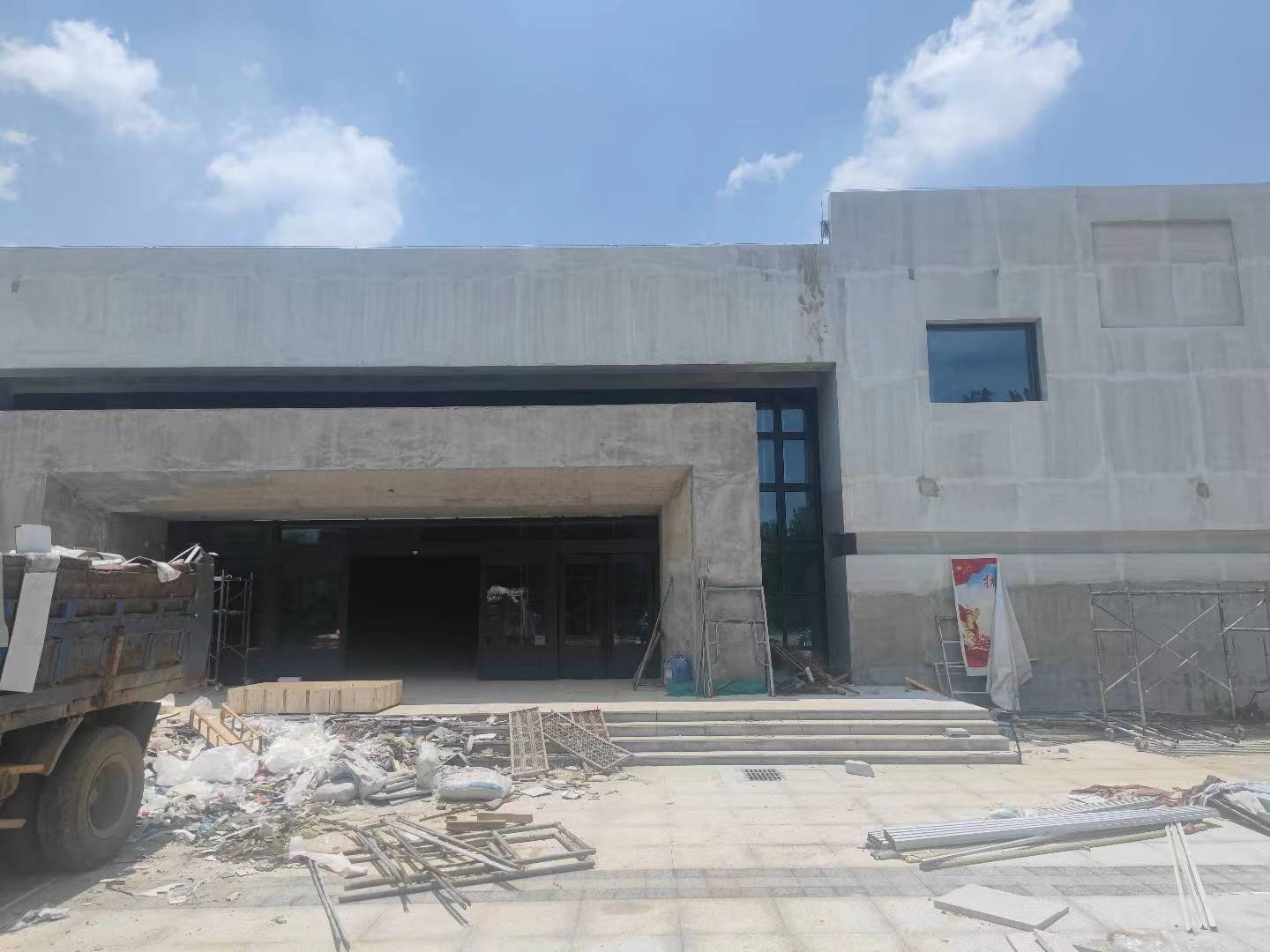 2023年7月鷹米講解為淮南上窯烈士館提供多通道分區(qū)講解系統(tǒng)