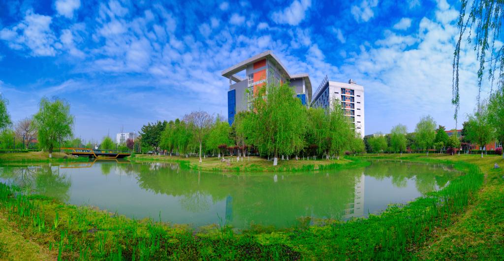 2025年6月-智慧之聲，浸潤校園：鷹米自助講解系統點亮成都鐵路衛校展廳